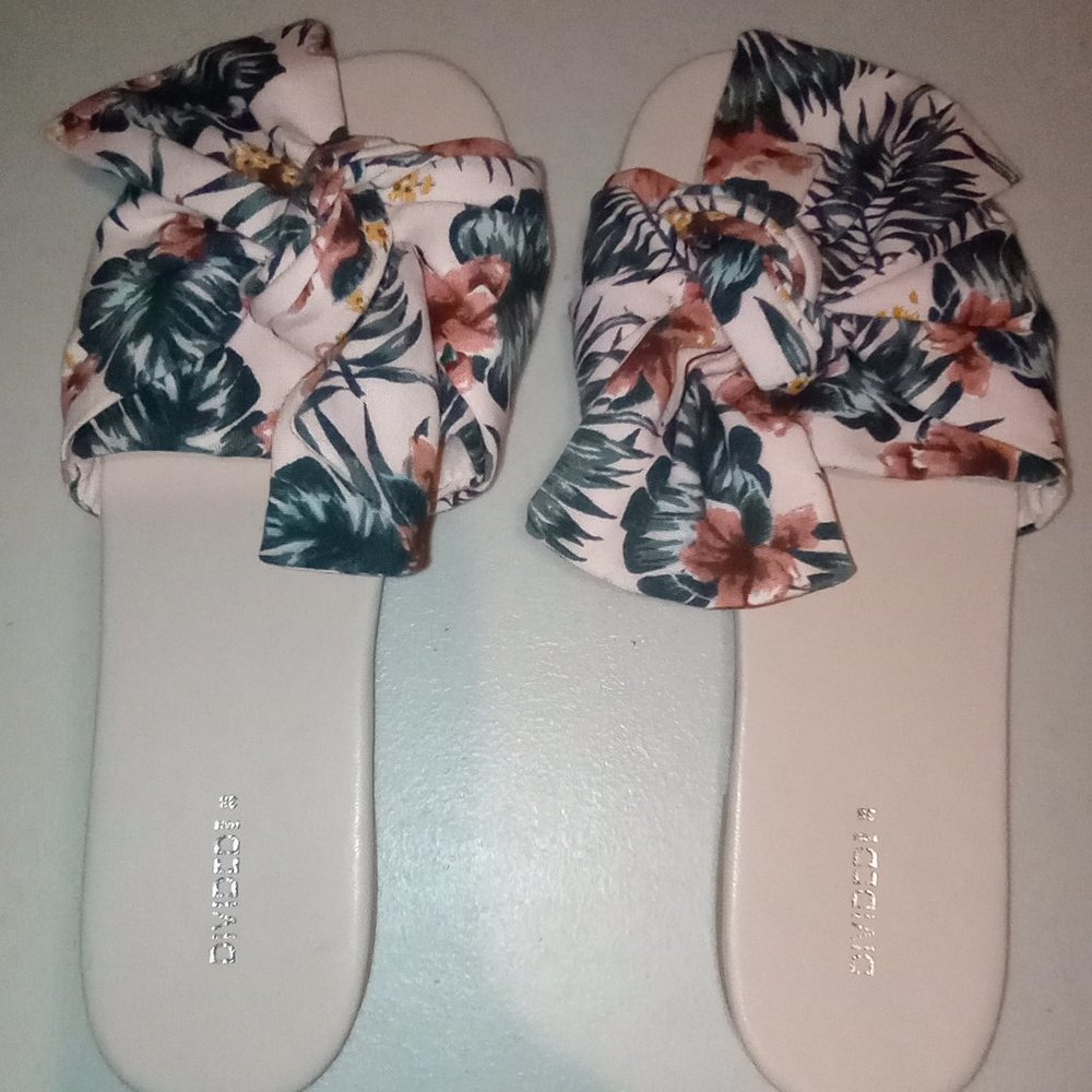 Divided by H & M Slide Size US 7 / EUR 38